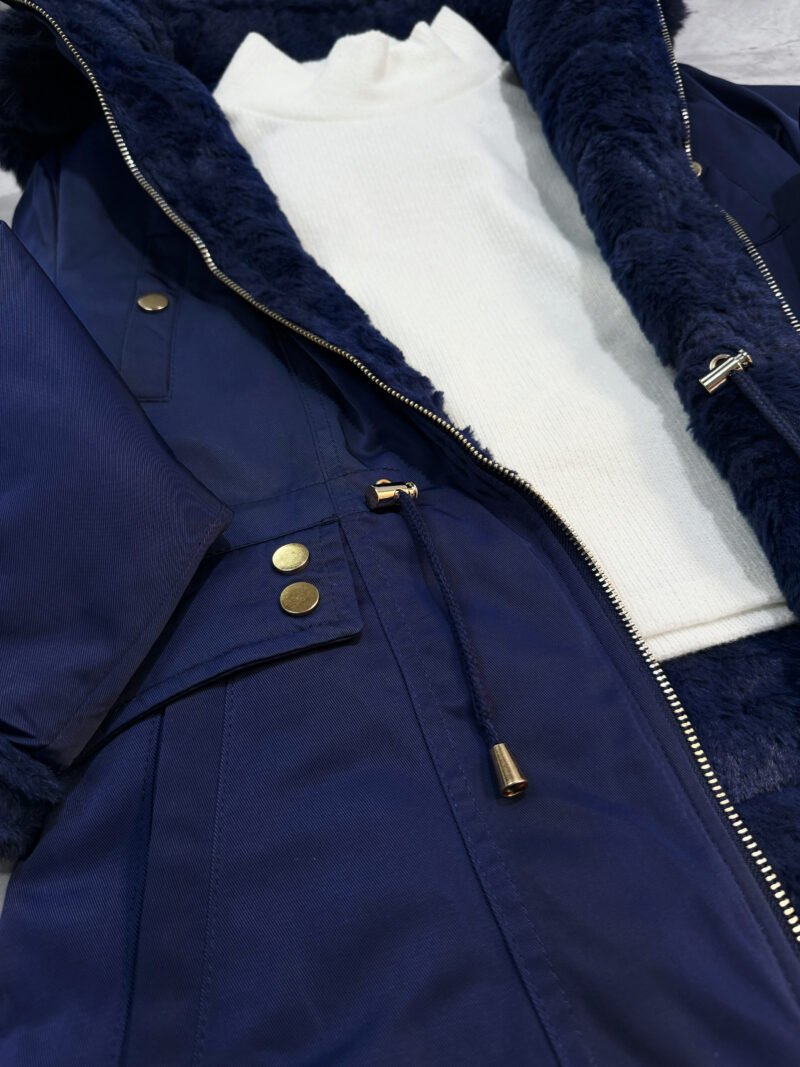 CAMPERA IMPERMEABLE Y REVERSIBLE CON PIEL #381 - Imagen 11