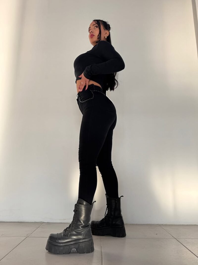 JEANS NEGRO CON TACHAS #39 - Imagen 4