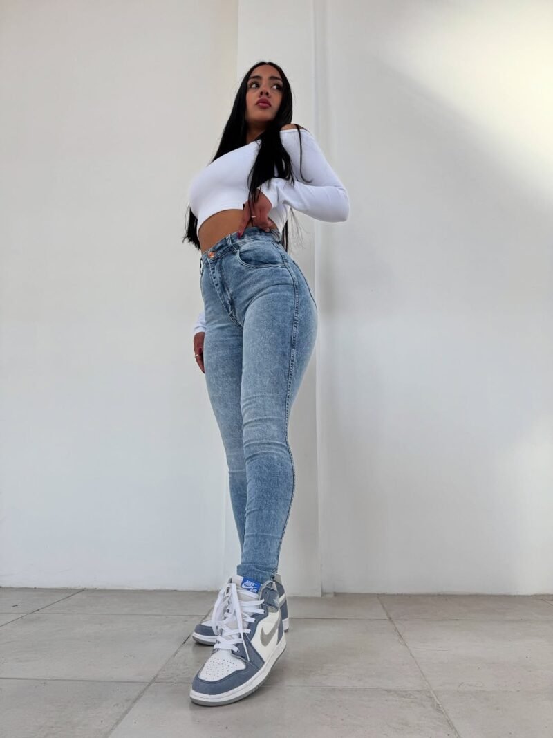 JEANS CELESTE NEVADO #44 - Imagen 4