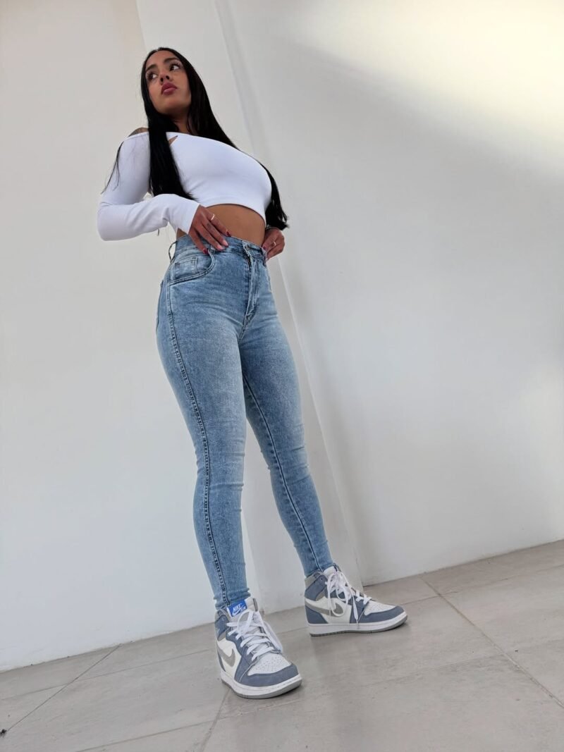 JEANS CELESTE NEVADO #44 - Imagen 6