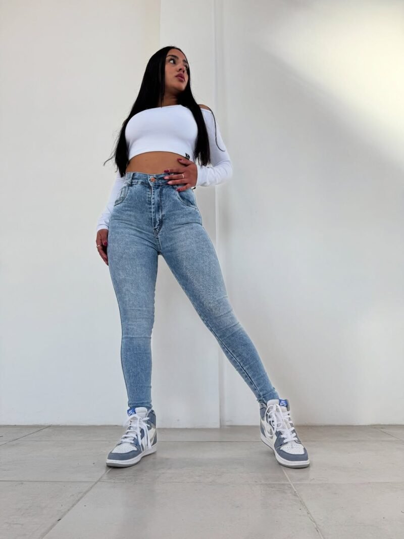 JEANS CELESTE NEVADO #44 - Imagen 2