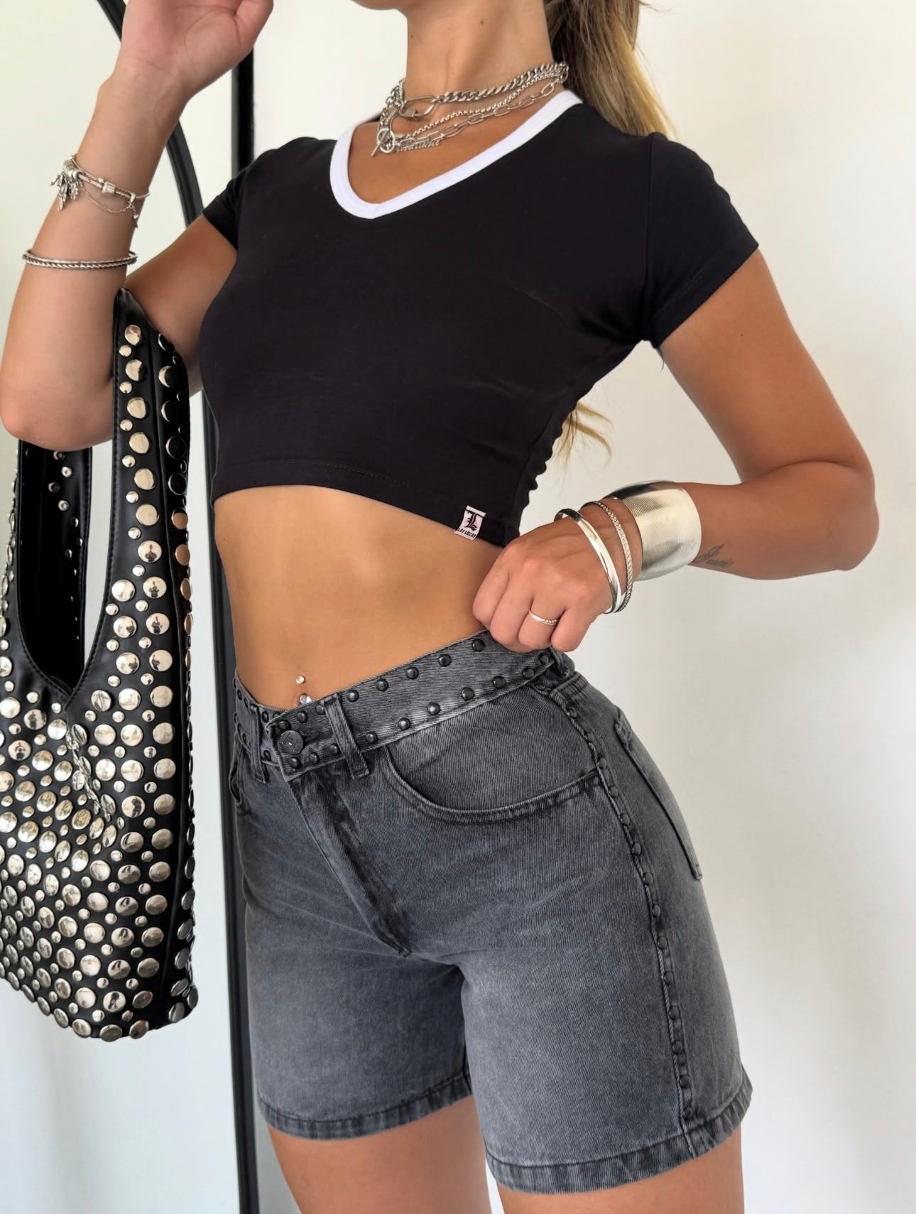 BERMUDA JEANS GRIS C/ TACHAS #42 - Imagen 5