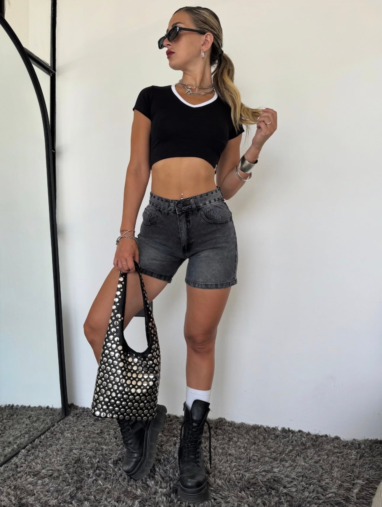 BERMUDA JEANS GRIS C/ TACHAS #42 - Imagen 2