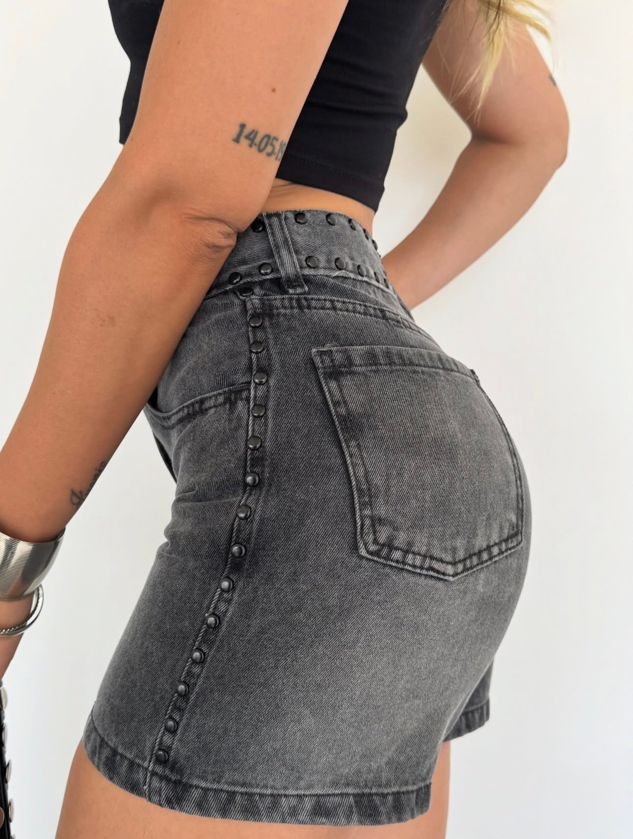 BERMUDA JEANS GRIS C/ TACHAS #42 - Imagen 7