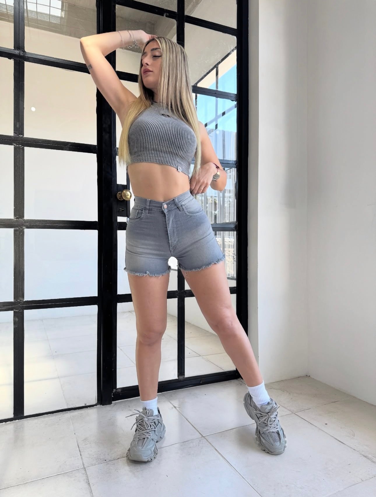 SHORT JEANS GRIS OSCURO #32 - Imagen 3