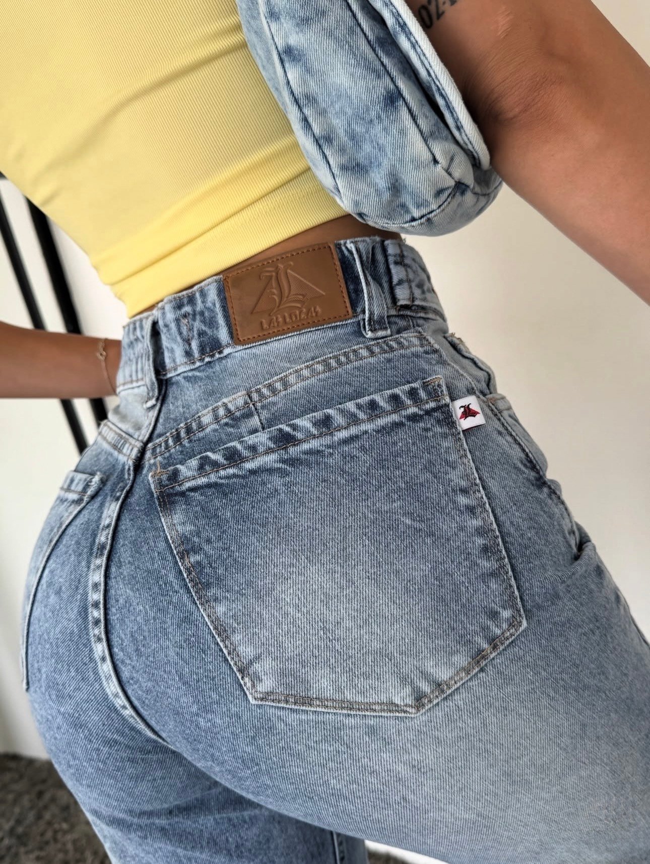 JEANS MOM CELESTE NEVADO #34 - Imagen 2